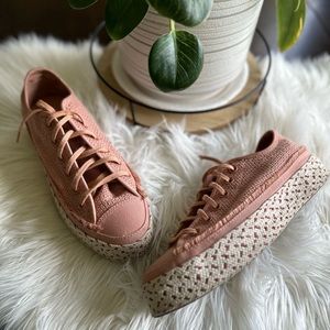 Size 9.0 woman’s converse 
CTAS espadrilles ox shoes